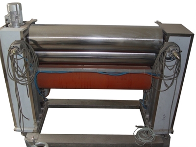 Three-roller gluing machine